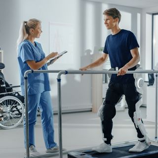 Behandlung mit Gangtrainer